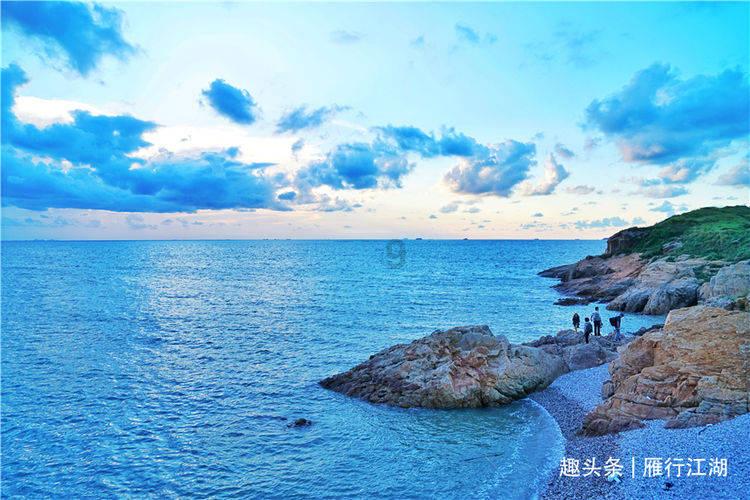 宋慧乔机场生图惊艳网友,42岁状态如少女,长红27年的秘诀揭秘